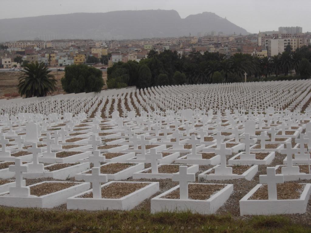 ORAN CIMETIERE SEPTEMBRE 2006 PAR MARIE PIERRE NOURRY ORAN PETIT LAC  (6).jpg